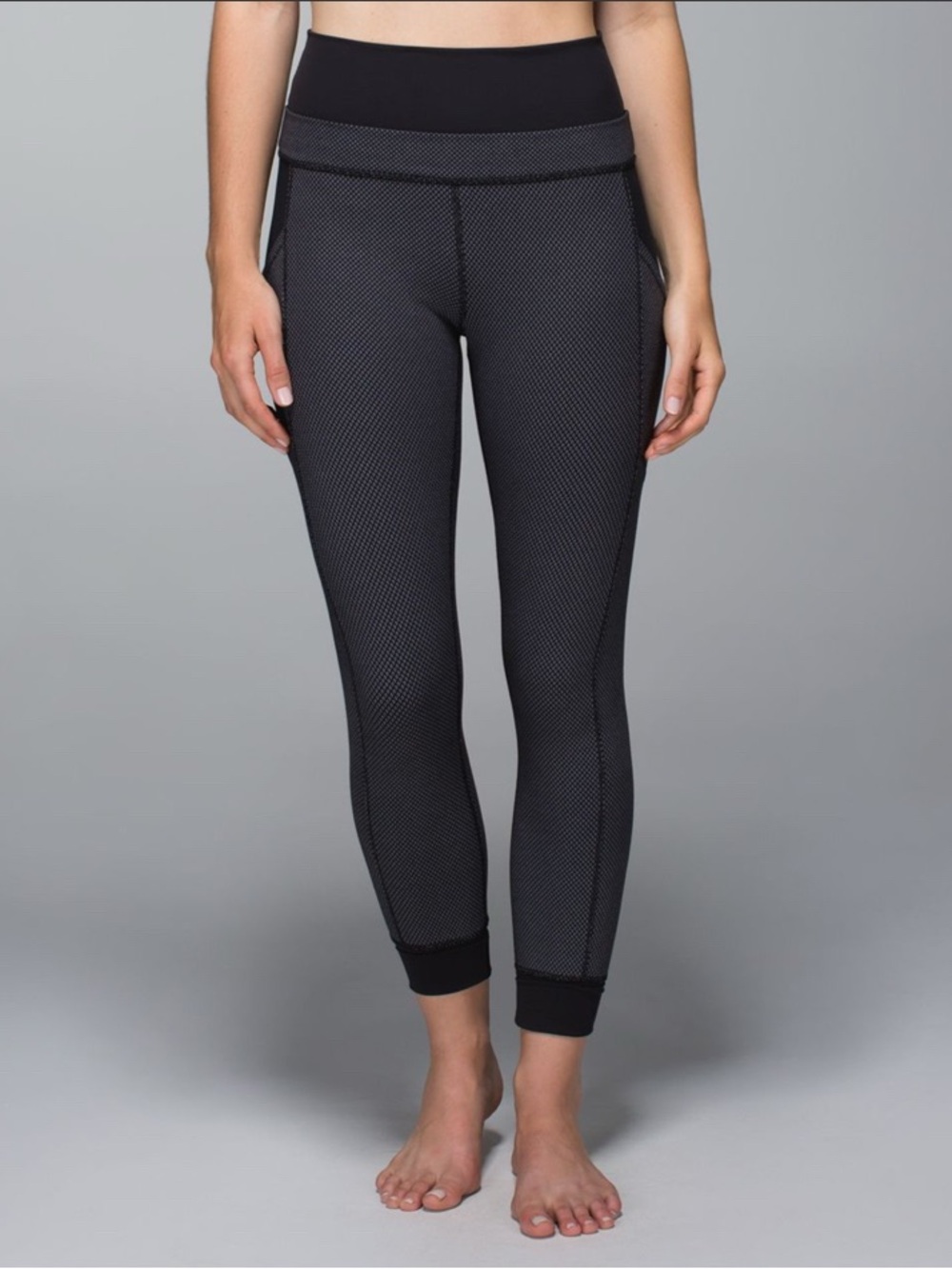 Lululemon En Route Crop Legging Size 8 Diamond Dot Black White